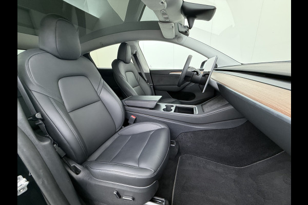 Tesla Model Y Performance 535pk AWD 75kWh SOH 95% Warmtepomp Panoramadak Navi Ecc Leder Lmv 21" Keyless Led Elek.Achterklep Memory Stoel+Stuurverwarming AMD-Ryzen­™-Processor 1e Eigenaar Origineel Nederlandse Auto Fabrieksgarantie tot 14-12-2027 Batterij en Motorgarantie tot 14-12-2031/192.000km
