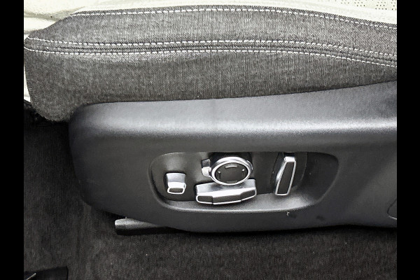 Land Rover Range Rover Velar 3.0 V6 AWD R-Dynamic HSE(Dealer OnderH, Panorama, Trekhaak, Carplay, Camera, StoelV, Cruise Con, Etc)