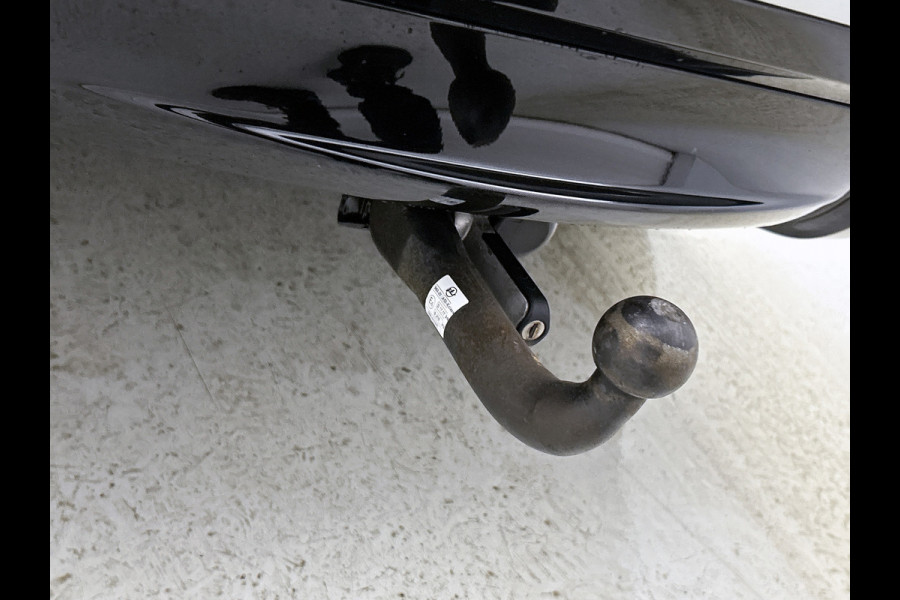 Land Rover Range Rover Velar 3.0 V6 AWD R-Dynamic HSE(Dealer OnderH, Panorama, Trekhaak, Carplay, Camera, StoelV, Cruise Con, Etc)