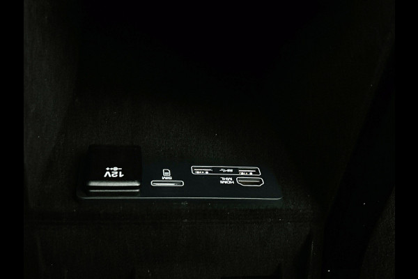 Land Rover Range Rover Velar 3.0 V6 AWD R-Dynamic HSE(Dealer OnderH, Panorama, Trekhaak, Carplay, Camera, StoelV, Cruise Con, Etc)