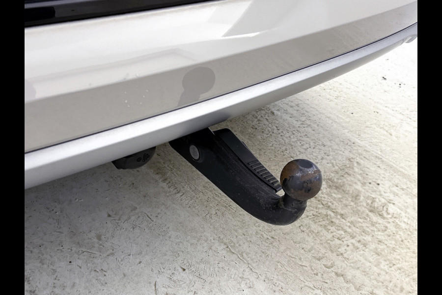 Audi e-tron 55 quattro Business edition 95 kWh (TREKHAAK AFNEEMBAAR, ELEKT. STOELEN, NAVIGATIE, CAMERA, 1e EIGENAAR)