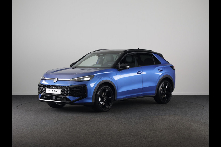 Volkswagen T-Roc R-Line First Edition 1.5 eTSI 110 kW / 150 PK SUV | Panoramaschuif-kanteldak | Assistance Pakket | Trekhaak | Black Style Pakket | Koplampverlichting matrix-led (IQ.LIGHT) | Elek. achterklep | Zwart dak