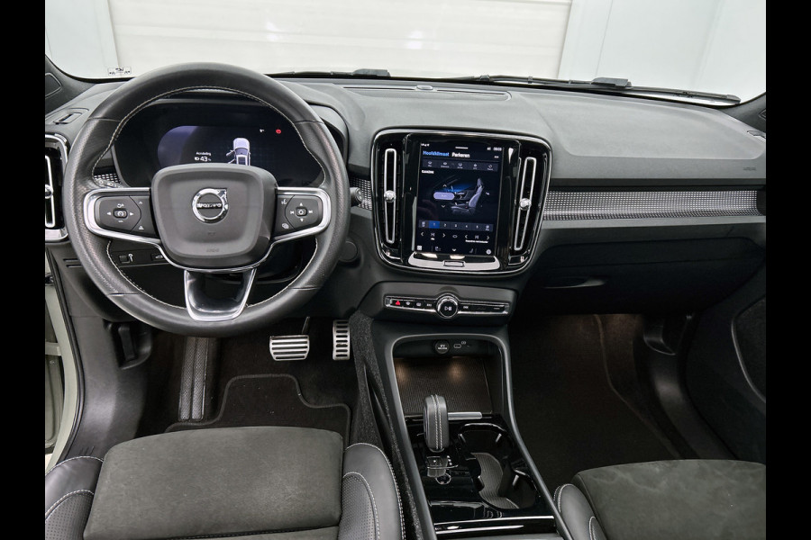 Volvo XC40 Recharge P8 AWD R-Design (PANORAMADAK, STOELVERWARMING, ELEKT. WEGKLAPBARE TREKHAAK, STUURVERWARMING, CAMERA)