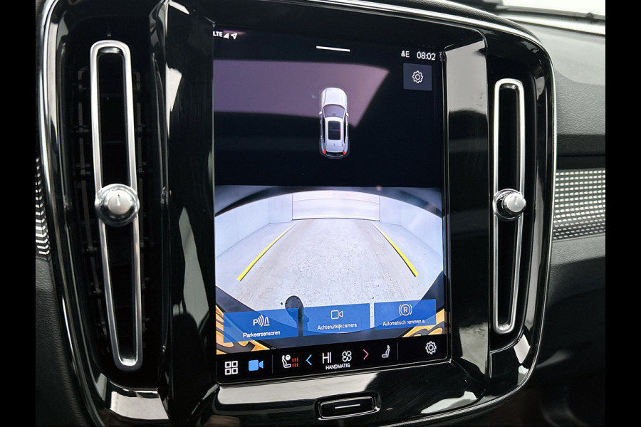 Volvo XC40 Recharge P8 AWD R-Design (PANORAMADAK, STOELVERWARMING, ELEKT. WEGKLAPBARE TREKHAAK, STUURVERWARMING, CAMERA)