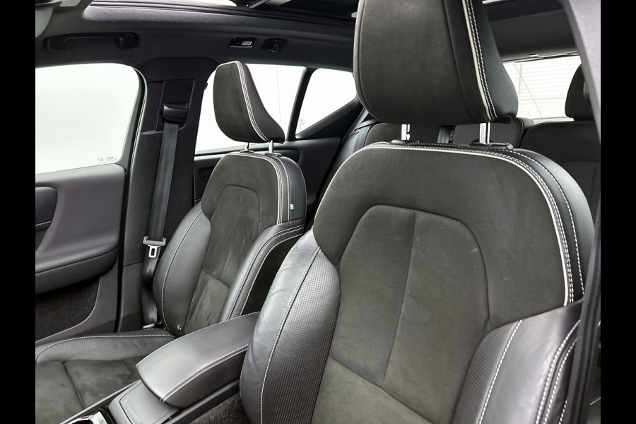 Volvo XC40 Recharge P8 AWD R-Design (PANORAMADAK, STOELVERWARMING, ELEKT. WEGKLAPBARE TREKHAAK, STUURVERWARMING, CAMERA)