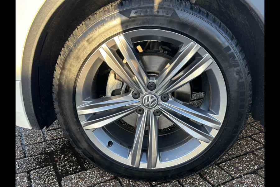 Volkswagen Tiguan 1.5 TSI ACT Highline Business R 150pk | Adapt. Cruise | CarPlay/Android Auto | Elektr. Achterklep | AllSeason