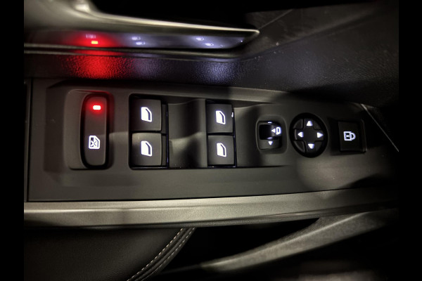 Peugeot 5008 1.2 Hybrid 136pk Allure Automaat Navigatie Cruise control Climate control LED Parkeersensoren Camera Apple Carplay/ Android Auto Radio