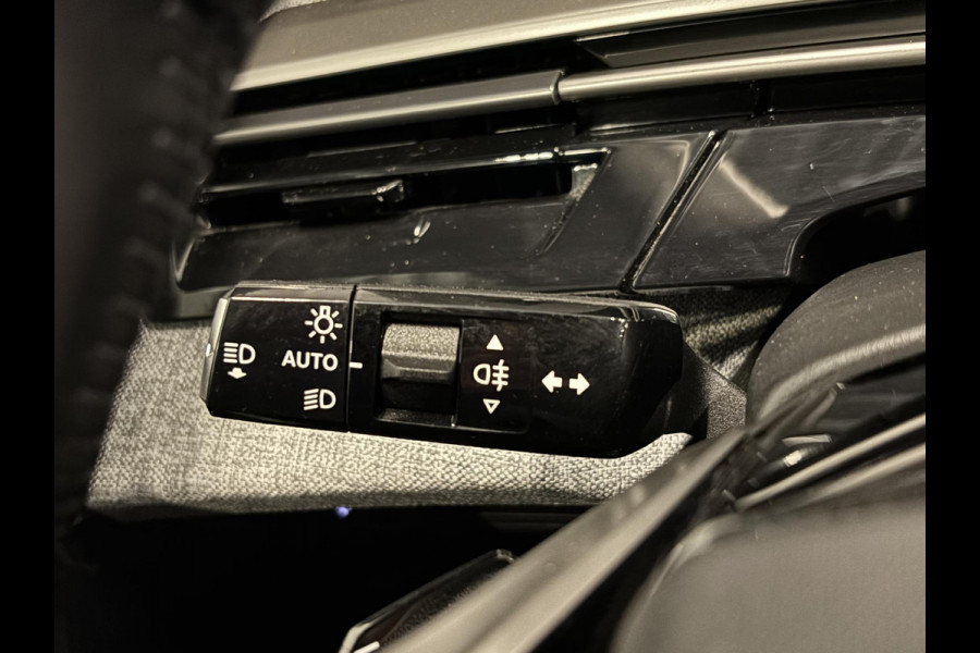 Peugeot 5008 1.2 Hybrid 136pk Allure Automaat Navigatie Cruise control Climate control LED Parkeersensoren Camera Apple Carplay/ Android Auto Radio