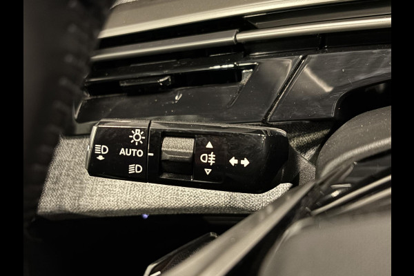 Peugeot 5008 1.2 Hybrid 136pk Allure Automaat Navigatie Cruise control Climate control LED Parkeersensoren Camera Apple Carplay/ Android Auto Radio