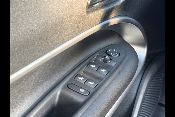 Jeep Avenger 1.2 Altitude | Stoelverwarming | Parkeersensoren voor en achter | Apple/Android CarPlay