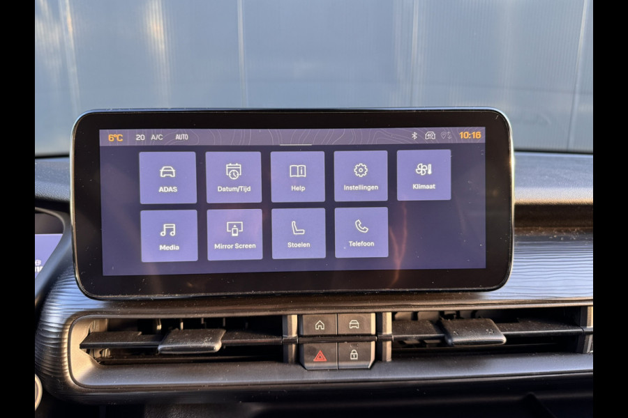 Jeep Avenger 1.2 Altitude | Stoelverwarming | Parkeersensoren voor en achter | Apple/Android CarPlay