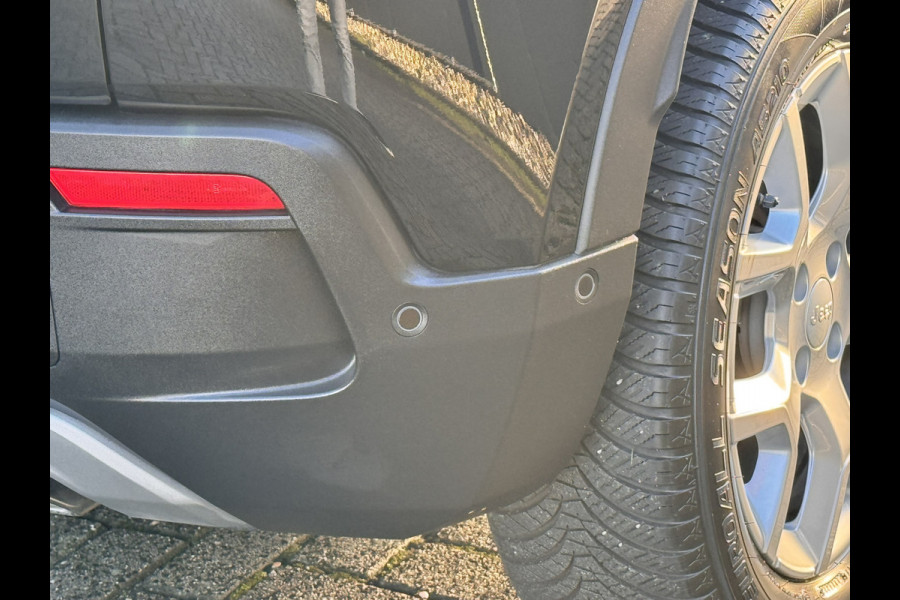 Jeep Avenger 1.2 Altitude | Stoelverwarming | Parkeersensoren voor en achter | Apple/Android CarPlay