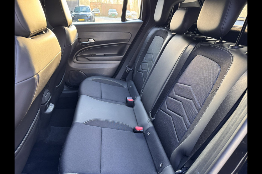 Jeep Avenger 1.2 Altitude | Stoelverwarming | Parkeersensoren voor en achter | Apple/Android CarPlay