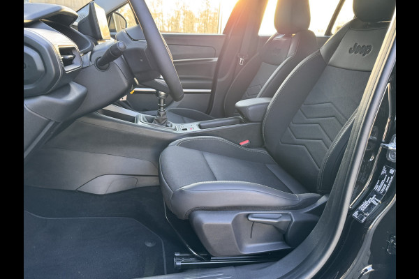 Jeep Avenger 1.2 Altitude | Stoelverwarming | Parkeersensoren voor en achter | Apple/Android CarPlay