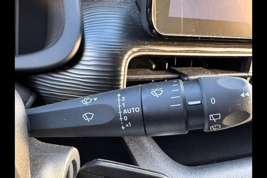 Jeep Avenger 1.2 Altitude | Stoelverwarming | Parkeersensoren voor en achter | Apple/Android CarPlay