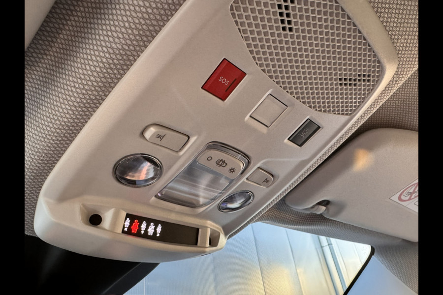 Jeep Avenger 1.2 Altitude | Stoelverwarming | Parkeersensoren voor en achter | Apple/Android CarPlay