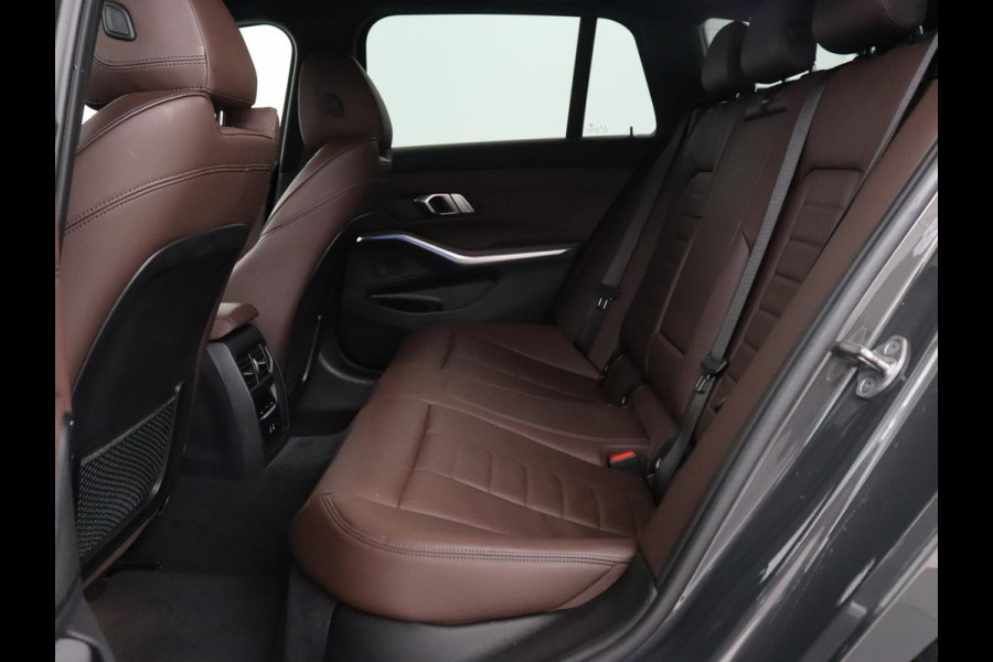 BMW 3-serie 320e M Sport | Leder | Adaptive cruise | Stoelverwarming | Camera | Keyless | Carplay | Sportstoelen | Live Cockpit | Navigatie | Full LED | PHEV | Plug In