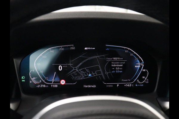 BMW 3-serie 320e M Sport | Leder | Adaptive cruise | Stoelverwarming | Camera | Keyless | Carplay | Sportstoelen | Live Cockpit | Navigatie | Full LED | PHEV | Plug In