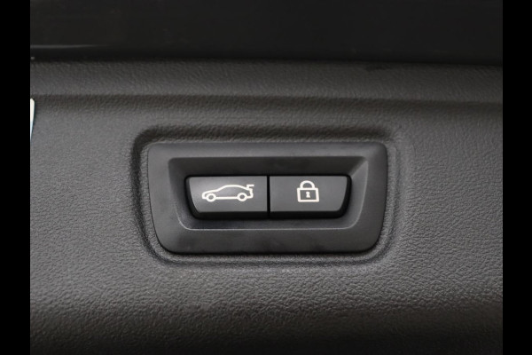 BMW 3-serie 320e M Sport | Leder | Adaptive cruise | Stoelverwarming | Camera | Keyless | Carplay | Sportstoelen | Live Cockpit | Navigatie | Full LED | PHEV | Plug In