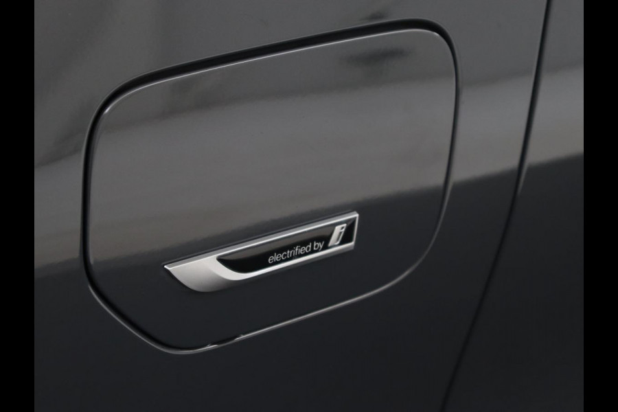 BMW 3-serie 320e M Sport | Leder | Adaptive cruise | Stoelverwarming | Camera | Keyless | Carplay | Sportstoelen | Live Cockpit | Navigatie | Full LED | PHEV | Plug In