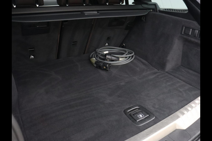 BMW 3-serie 320e M Sport | Leder | Adaptive cruise | Stoelverwarming | Camera | Keyless | Carplay | Sportstoelen | Live Cockpit | Navigatie | Full LED | PHEV | Plug In