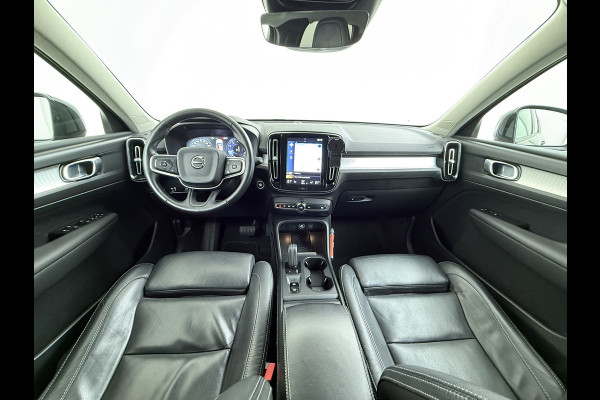 Volvo XC40 2.0 T5 AWD AUT-8 Leer-Contour+verwarmd Intro-Edition Adap.Cruise Camera Apple Carplay Navi Ecc DAB Pdc Intro Edition Keyless Lmv 19" Elek.Achterklep Lane Keeping BLIS Cross Traffic Alert Road Sign Info Pilot Assist Zeer complete unieke XC40 € 60.000 nieuw! 2.100kg trekvermogen!
