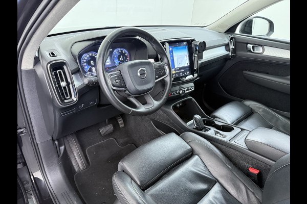Volvo XC40 2.0 T5 AWD AUT-8 Leer-Contour+verwarmd Intro-Edition Adap.Cruise Camera Apple Carplay Navi Ecc DAB Pdc Intro Edition Keyless Lmv 19" Elek.Achterklep Lane Keeping BLIS Cross Traffic Alert Road Sign Info Pilot Assist Zeer complete unieke XC40 € 60.000 nieuw! 2.100kg trekvermogen!
