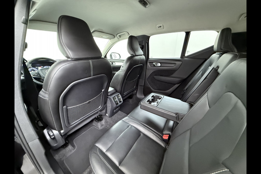 Volvo XC40 2.0 T5 AWD AUT-8 Leer-Contour+verwarmd Intro-Edition Adap.Cruise Camera Apple Carplay Navi Ecc DAB Pdc Intro Edition Keyless Lmv 19" Elek.Achterklep Lane Keeping BLIS Cross Traffic Alert Road Sign Info Pilot Assist Zeer complete unieke XC40 € 60.000 nieuw! 2.100kg trekvermogen!