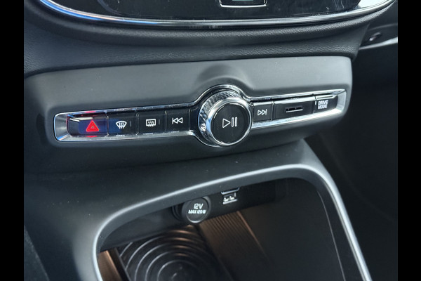 Volvo XC40 2.0 T5 AWD AUT-8 Leer-Contour+verwarmd Intro-Edition Adap.Cruise Camera Apple Carplay Navi Ecc DAB Pdc Intro Edition Keyless Lmv 19" Elek.Achterklep Lane Keeping BLIS Cross Traffic Alert Road Sign Info Pilot Assist Zeer complete unieke XC40 € 60.000 nieuw! 2.100kg trekvermogen!