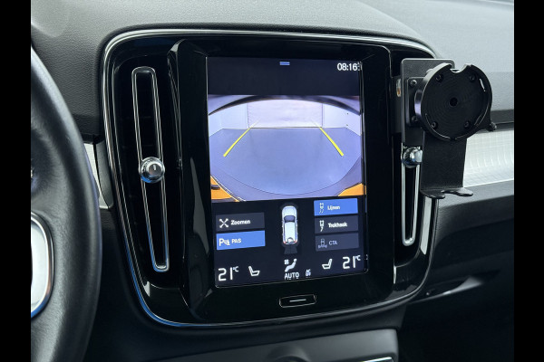 Volvo XC40 2.0 T5 AWD AUT-8 Leer-Contour+verwarmd Intro-Edition Adap.Cruise Camera Apple Carplay Navi Ecc DAB Pdc Intro Edition Keyless Lmv 19" Elek.Achterklep Lane Keeping BLIS Cross Traffic Alert Road Sign Info Pilot Assist Zeer complete unieke XC40 € 60.000 nieuw! 2.100kg trekvermogen!