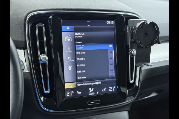 Volvo XC40 2.0 T5 AWD AUT-8 Leer-Contour+verwarmd Intro-Edition Adap.Cruise Camera Apple Carplay Navi Ecc DAB Pdc Intro Edition Keyless Lmv 19" Elek.Achterklep Lane Keeping BLIS Cross Traffic Alert Road Sign Info Pilot Assist Zeer complete unieke XC40 € 60.000 nieuw! 2.100kg trekvermogen!