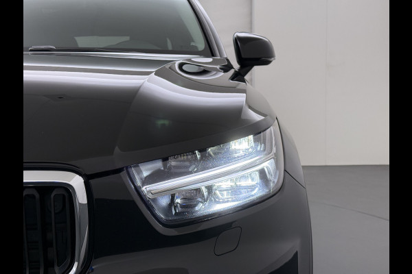 Volvo XC40 2.0 T5 AWD AUT-8 Leer-Contour+verwarmd Intro-Edition Adap.Cruise Camera Apple Carplay Navi Ecc DAB Pdc Intro Edition Keyless Lmv 19" Elek.Achterklep Lane Keeping BLIS Cross Traffic Alert Road Sign Info Pilot Assist Zeer complete unieke XC40 € 60.000 nieuw! 2.100kg trekvermogen!