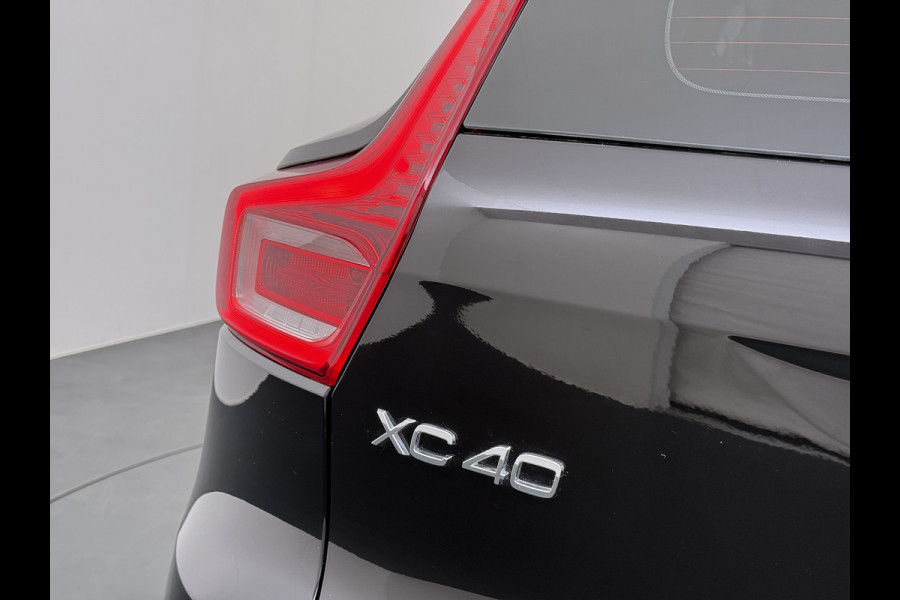 Volvo XC40 2.0 T5 AWD AUT-8 Leer-Contour+verwarmd Intro-Edition Adap.Cruise Camera Apple Carplay Navi Ecc DAB Pdc Intro Edition Keyless Lmv 19" Elek.Achterklep Lane Keeping BLIS Cross Traffic Alert Road Sign Info Pilot Assist Zeer complete unieke XC40 € 60.000 nieuw! 2.100kg trekvermogen!