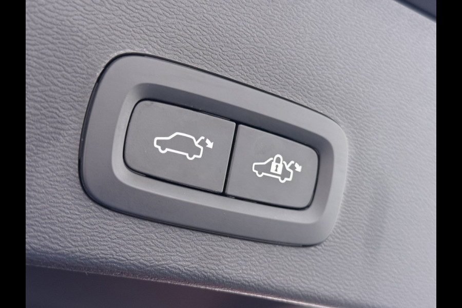 Volvo XC40 2.0 T5 AWD AUT-8 Leer-Contour+verwarmd Intro-Edition Adap.Cruise Camera Apple Carplay Navi Ecc DAB Pdc Intro Edition Keyless Lmv 19" Elek.Achterklep Lane Keeping BLIS Cross Traffic Alert Road Sign Info Pilot Assist Zeer complete unieke XC40 € 60.000 nieuw! 2.100kg trekvermogen!