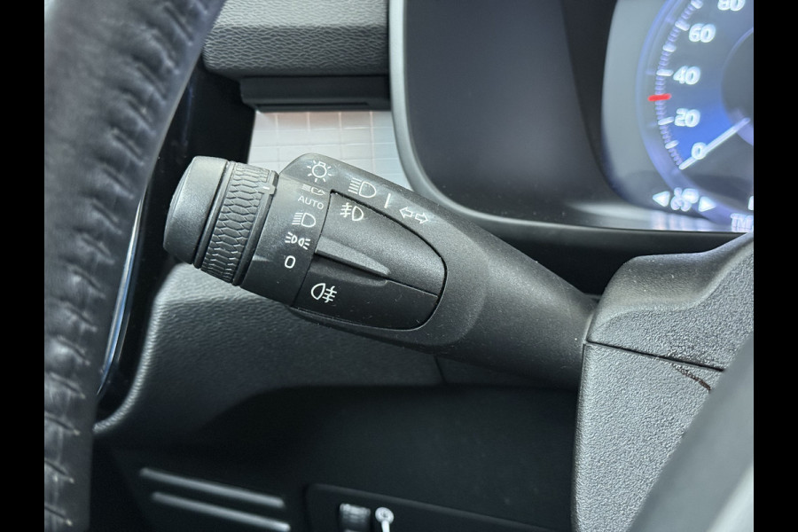 Volvo XC40 2.0 T5 AWD AUT-8 Leer-Contour+verwarmd Intro-Edition Adap.Cruise Camera Apple Carplay Navi Ecc DAB Pdc Intro Edition Keyless Lmv 19" Elek.Achterklep Lane Keeping BLIS Cross Traffic Alert Road Sign Info Pilot Assist Zeer complete unieke XC40 € 60.000 nieuw! 2.100kg trekvermogen!