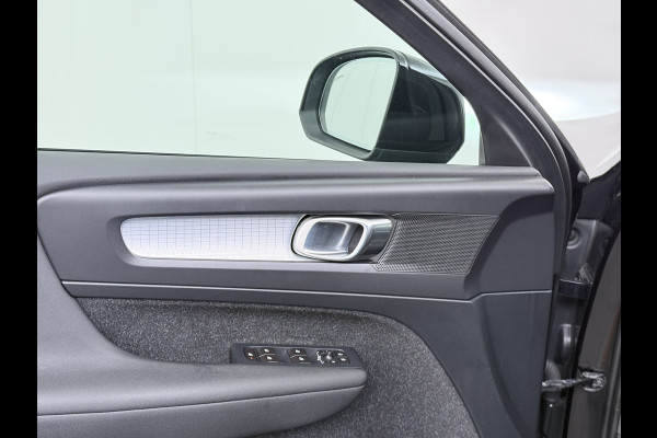 Volvo XC40 2.0 T5 AWD AUT-8 Leer-Contour+verwarmd Intro-Edition Adap.Cruise Camera Apple Carplay Navi Ecc DAB Pdc Intro Edition Keyless Lmv 19" Elek.Achterklep Lane Keeping BLIS Cross Traffic Alert Road Sign Info Pilot Assist Zeer complete unieke XC40 € 60.000 nieuw! 2.100kg trekvermogen!