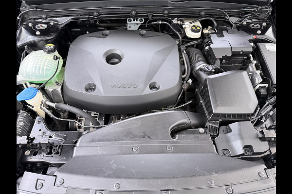 Volvo XC40 2.0 T5 AWD AUT-8 Leer-Contour+verwarmd Intro-Edition Adap.Cruise Camera Apple Carplay Navi Ecc DAB Pdc Intro Edition Keyless Lmv 19" Elek.Achterklep Lane Keeping BLIS Cross Traffic Alert Road Sign Info Pilot Assist Zeer complete unieke XC40 € 60.000 nieuw! 2.100kg trekvermogen!