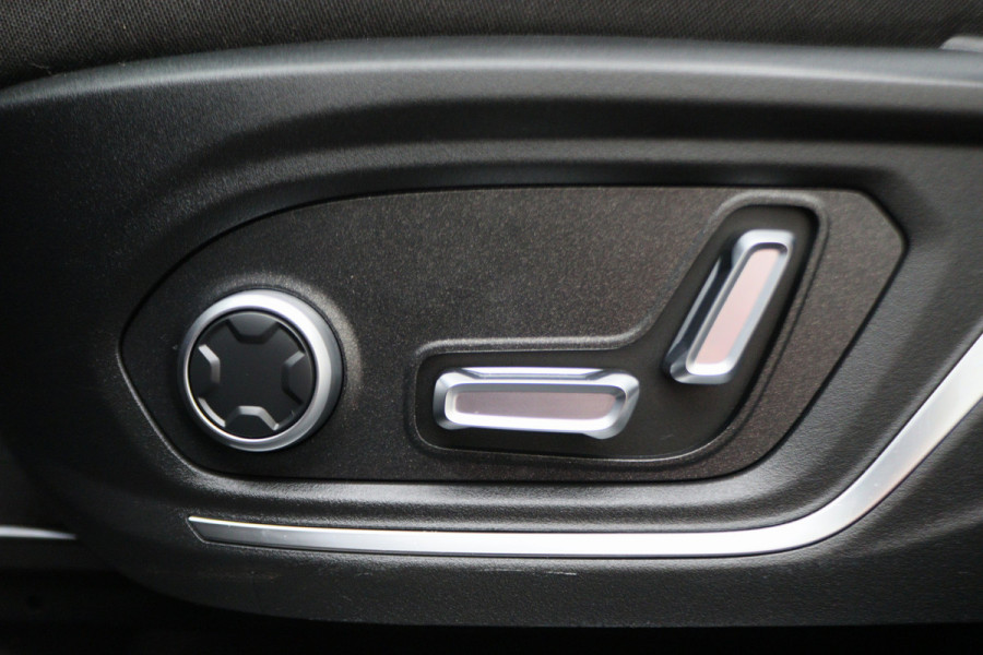 Lynk & Co 01 1.5 360° Camera, Panoramadak, ACC, Keyless, Navigatie, PDC, LED, 20''