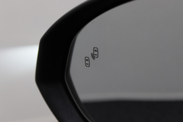 Lynk & Co 01 1.5 360° Camera, Panoramadak, ACC, Keyless, Navigatie, PDC, LED, 20''