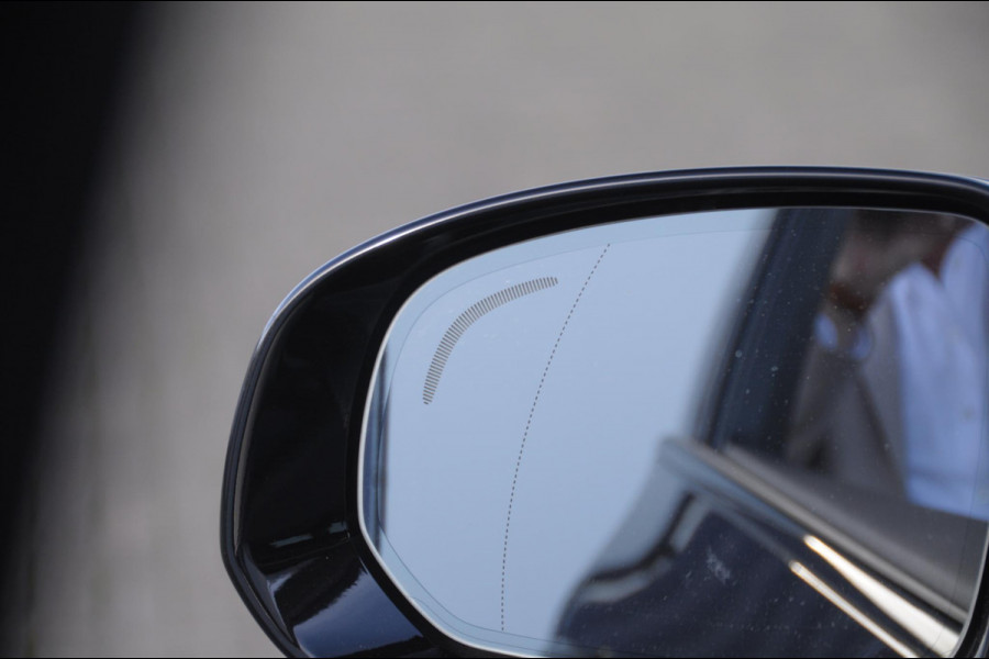 Volvo XC60 T6 350PK Automaat AWD Plus Black Edition / Trekhaak / Panoramadak / BLIS / Adaptieve cruise control / Keyless entry / Stoel - en stuurwielverwarming / elektrische stoelen met geheugen / Parkeersensoren met 360 camera / Elektrische achterklep