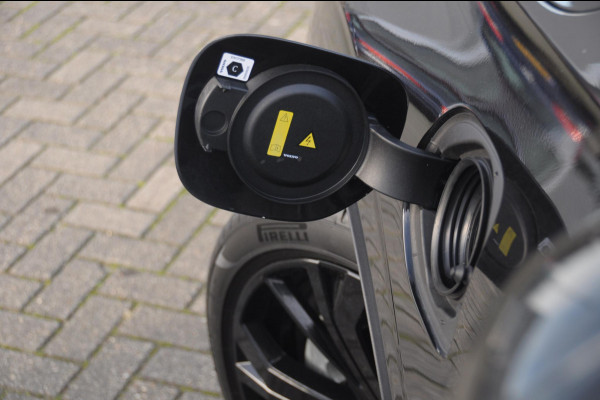 Volvo XC60 T6 350PK Automaat AWD Plus Black Edition / Trekhaak / Panoramadak / BLIS / Adaptieve cruise control / Keyless entry / Stoel - en stuurwielverwarming / elektrische stoelen met geheugen / Parkeersensoren met 360 camera / Elektrische achterklep