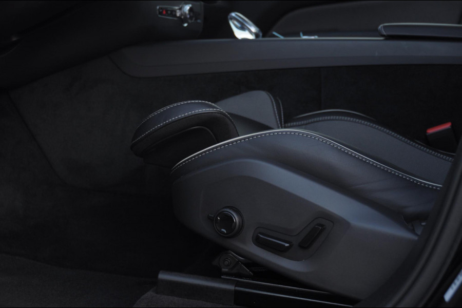Volvo XC60 T6 350PK Automaat AWD Plus Black Edition / Trekhaak / Panoramadak / BLIS / Adaptieve cruise control / Keyless entry / Stoel - en stuurwielverwarming / elektrische stoelen met geheugen / Parkeersensoren met 360 camera / Elektrische achterklep