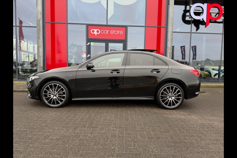 Mercedes-Benz A-Klasse 250 e AMG-pakket | Panoramadak | Alcantara