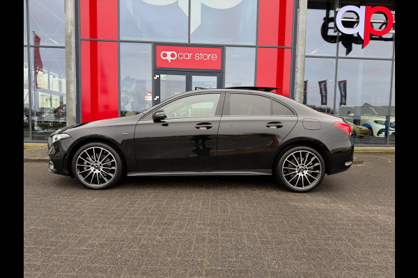 Mercedes-Benz A-Klasse 250 e AMG-pakket | Panoramadak | Alcantara