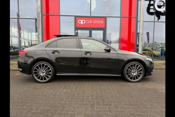 Mercedes-Benz A-Klasse 250 e AMG-pakket | Panoramadak | Alcantara