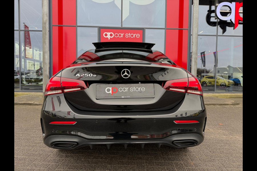 Mercedes-Benz A-Klasse 250 e AMG-pakket | Panoramadak | Alcantara
