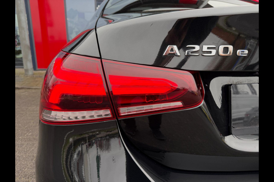 Mercedes-Benz A-Klasse 250 e AMG-pakket | Panoramadak | Alcantara