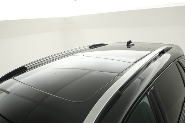 Lynk & Co 01 1.5 Zwarte hemel, Panorama dak, black pakket!!