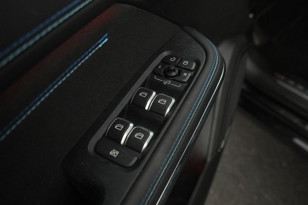 Lynk & Co 01 1.5 Zwarte hemel, Panorama dak, black pakket!!