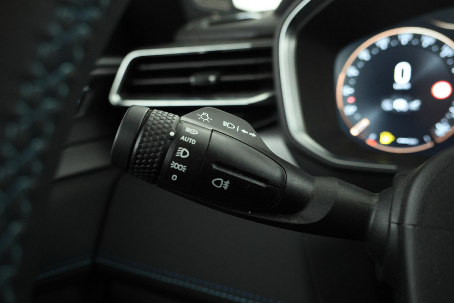 Lynk & Co 01 1.5 Zwarte hemel, Panorama dak, black pakket!!